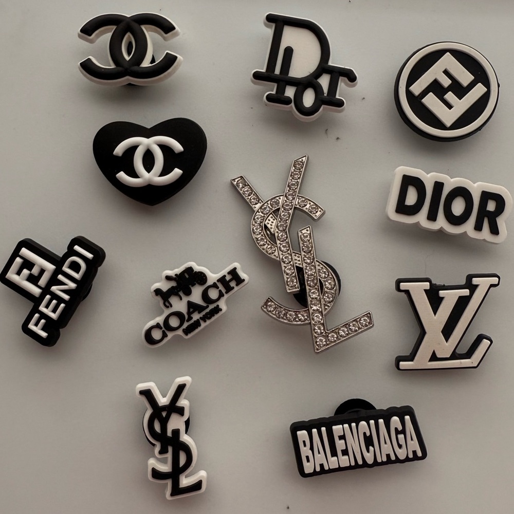 11 black & white shoe charms